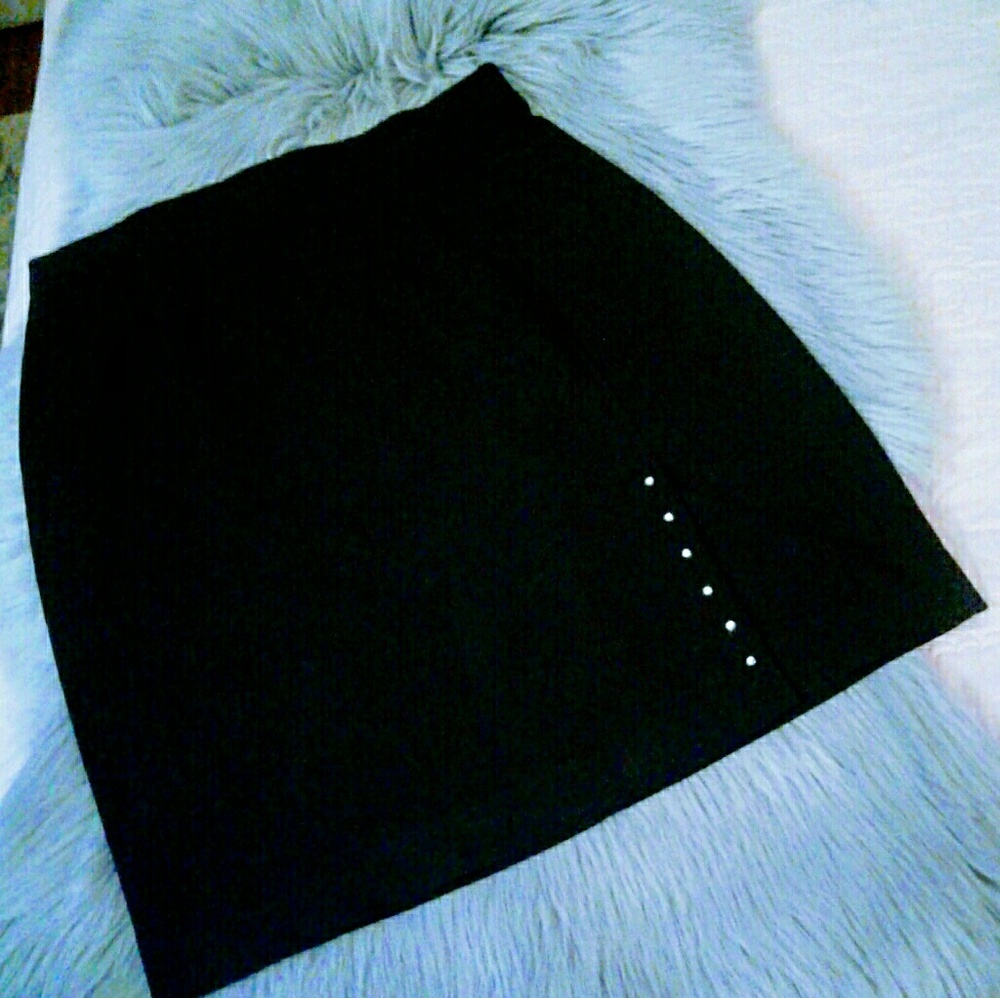 4/$13 Black jewel skirt